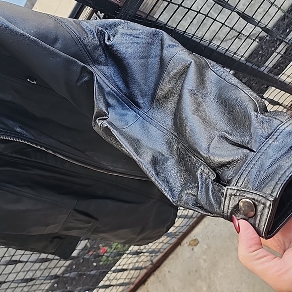 SONOMA WOMENS- Black Leather Jacket. Size SMALL. - Picture 8 of 15